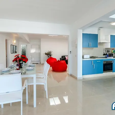 Modern & Bright With Separate Studio - El Guanche *