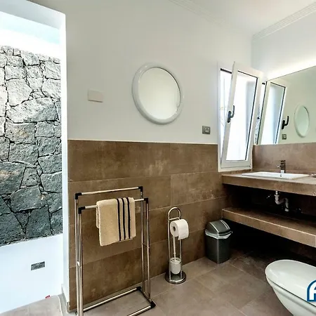 Modern & Bright With Separate Studio - El Guanche *